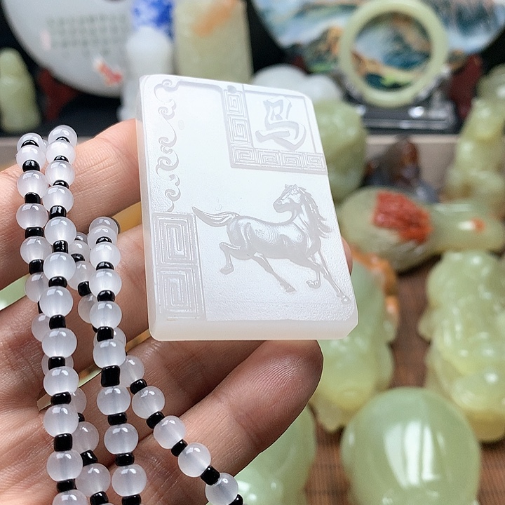 石英质玉颈饰未镶嵌