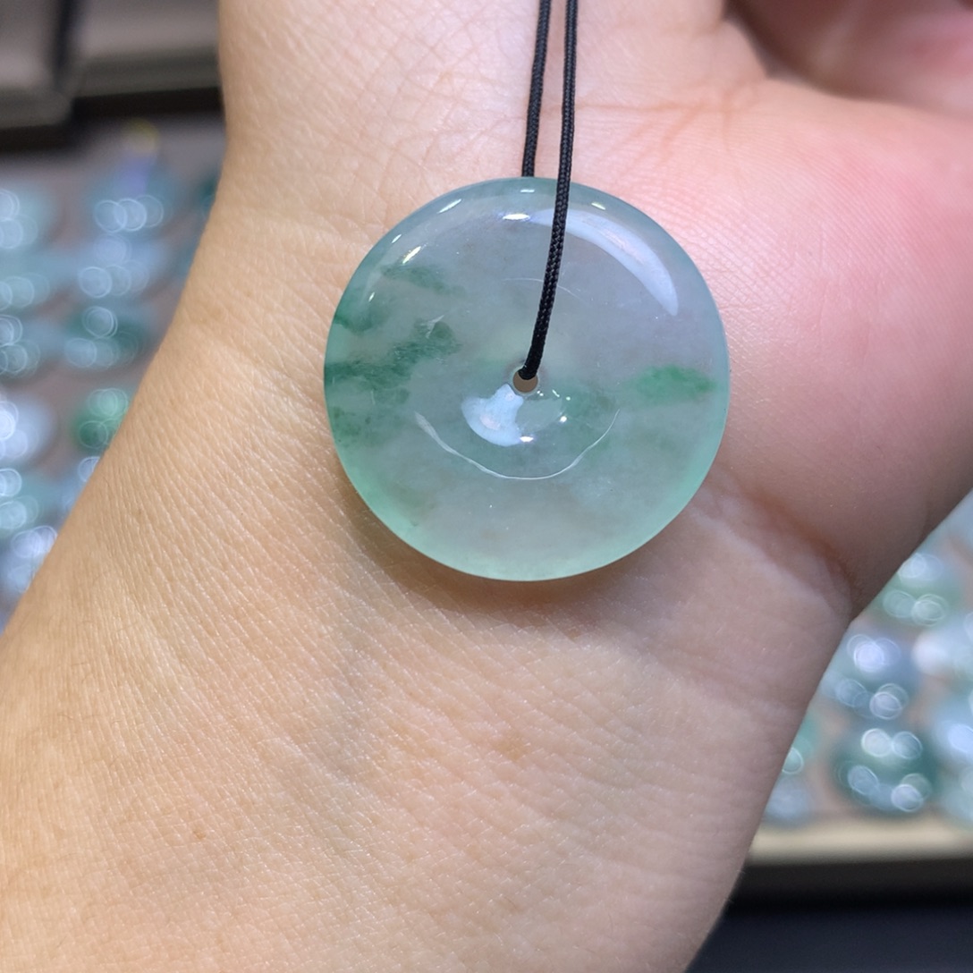 翡翠未镶嵌颈饰平安扣