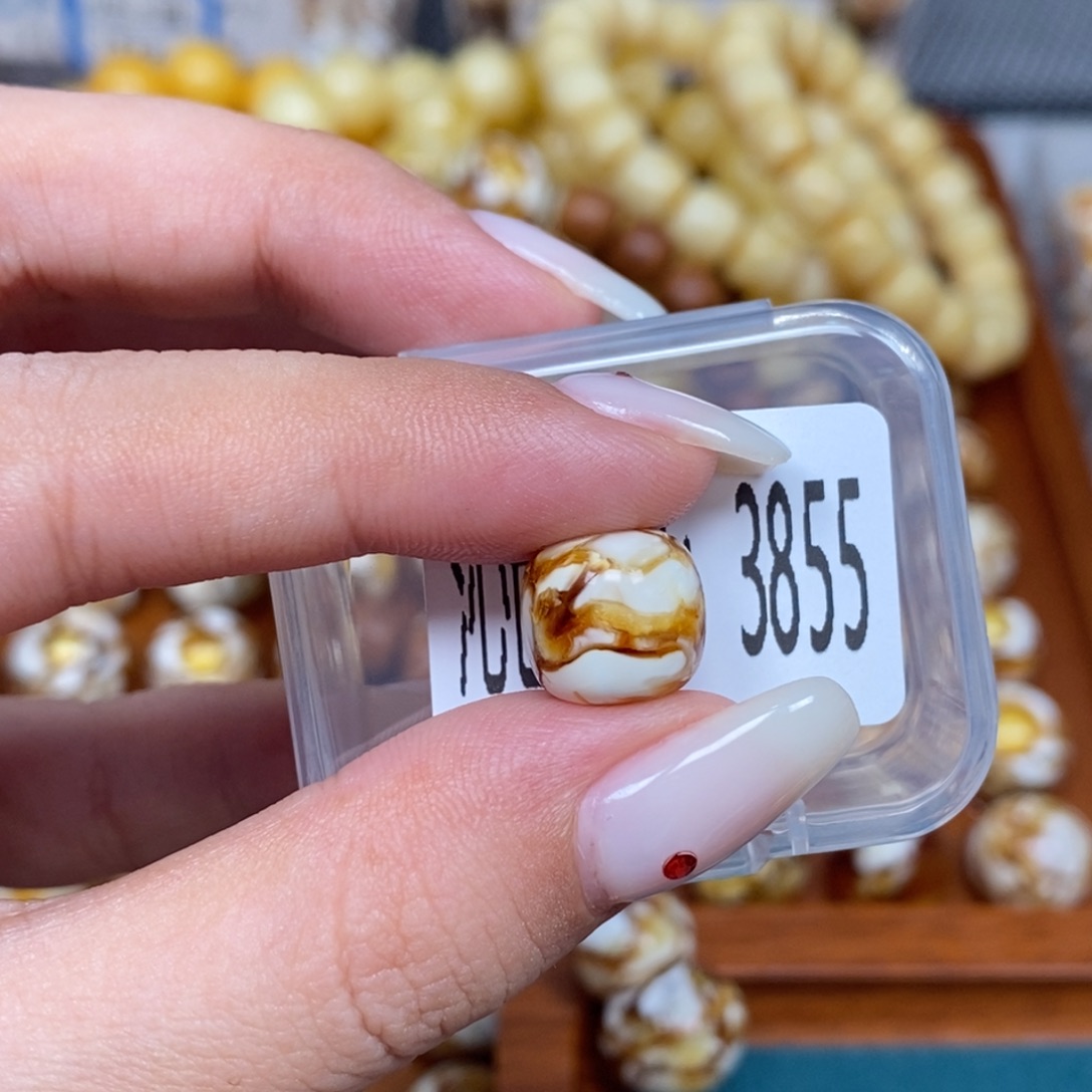 蜜蜡未镶嵌珠宝奇石3855