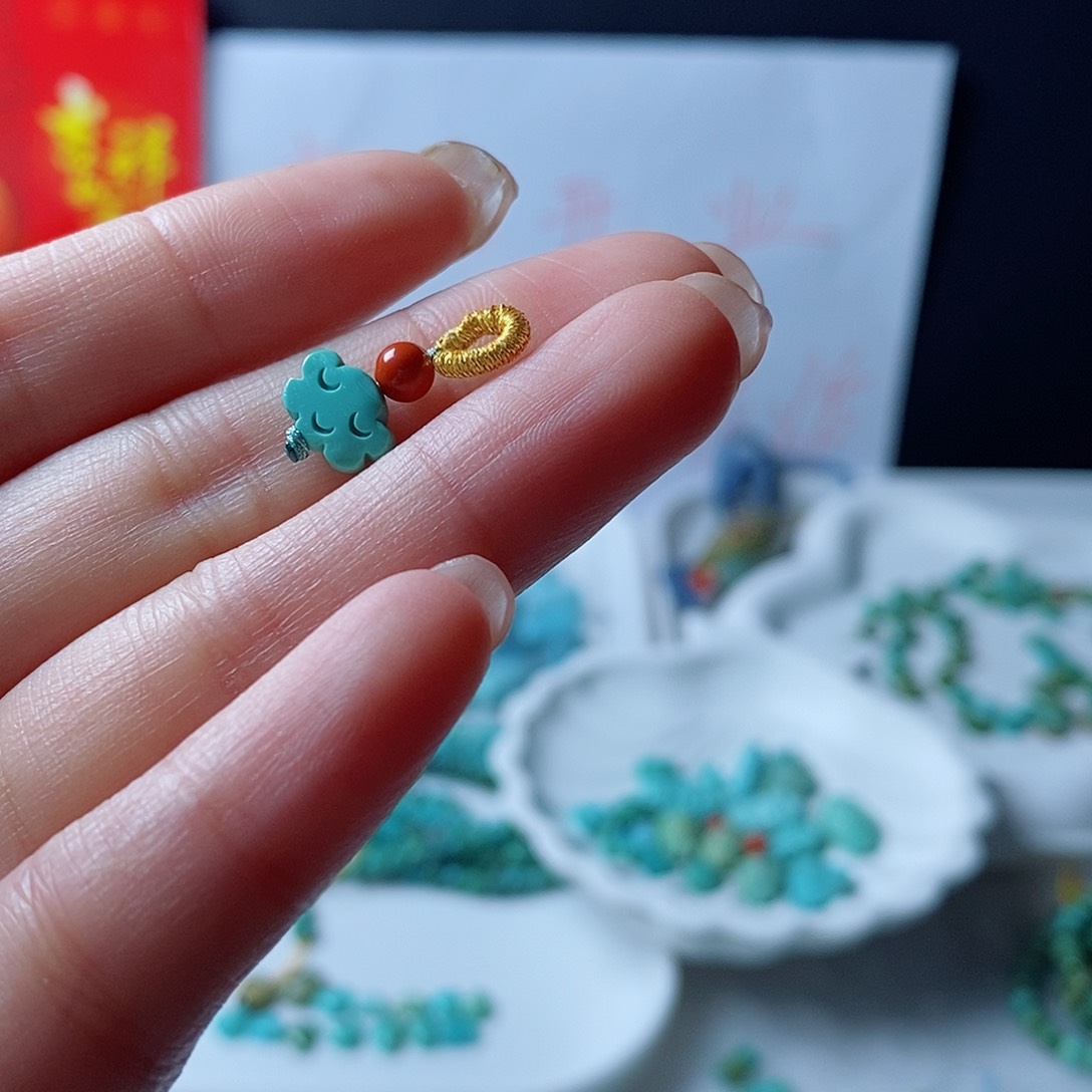 绿松石颈饰未镶嵌