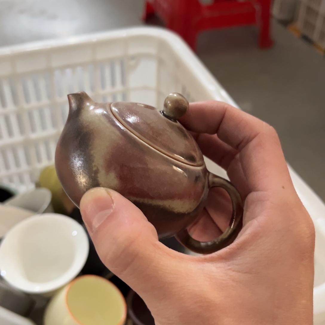 曹***灿陶瓷等行业的生产经营