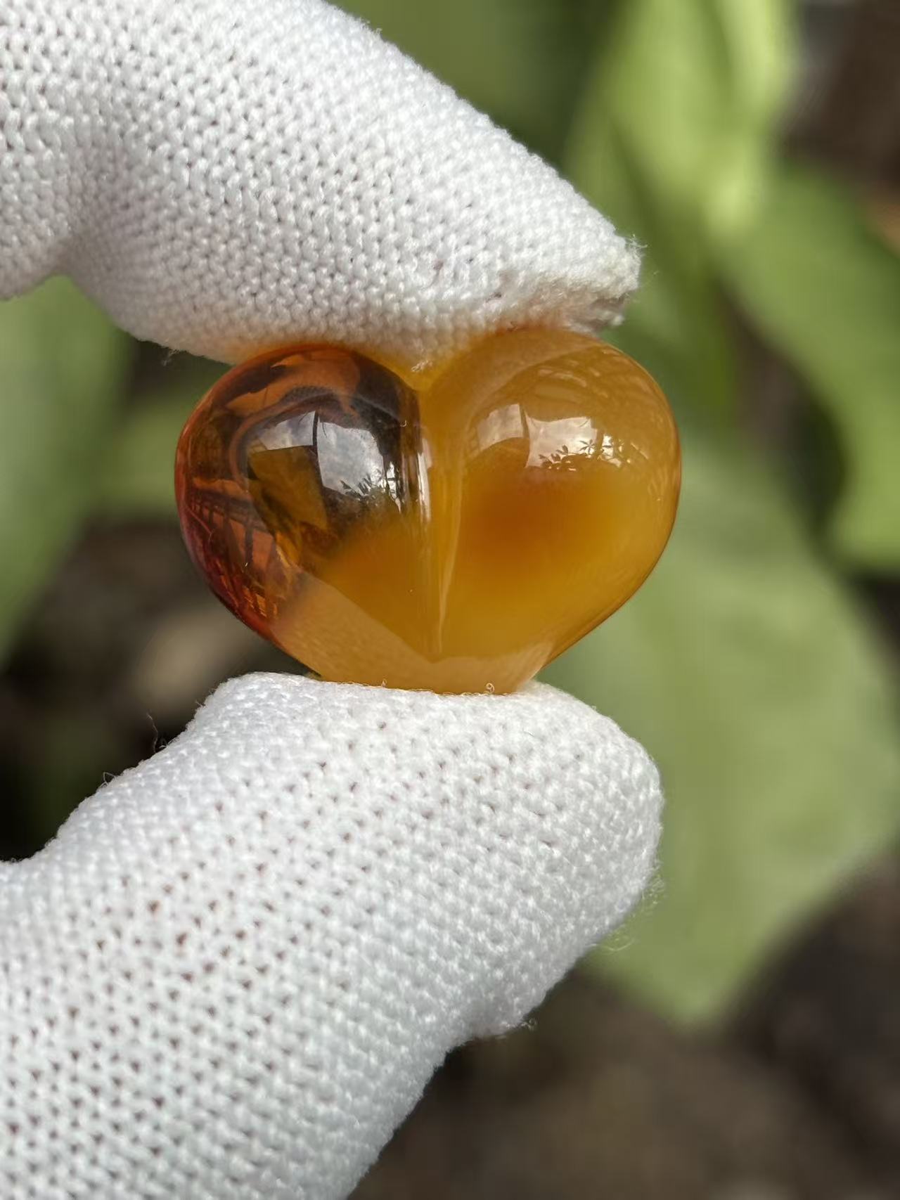 2962天然蜜蜡琥珀俏色屁桃配饰24x18.8x13.8mm