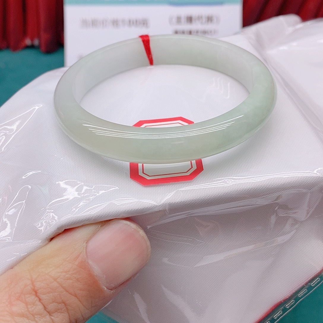 翡翠手镯未镶嵌征*18888888