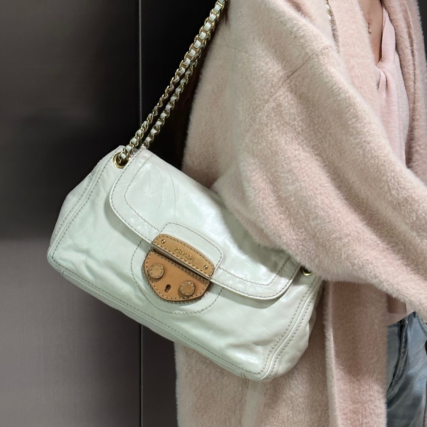 95新 Prada/普拉达 prada 奶昔白猪鼻扣单肩包K