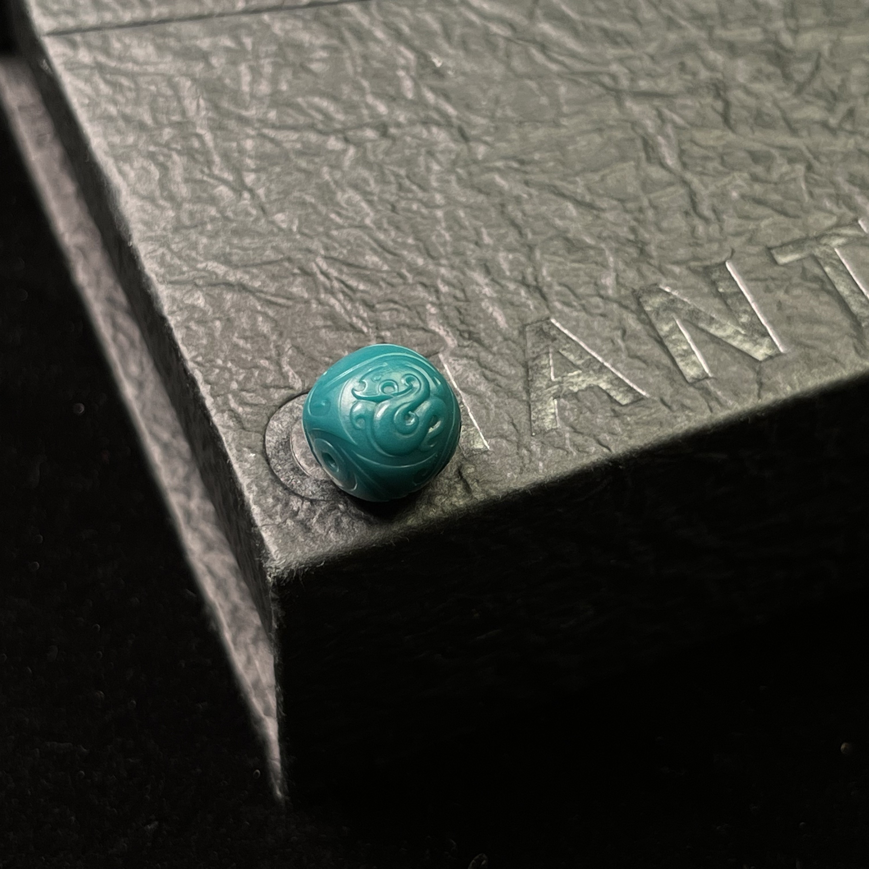 地狱色系 苏工雕刻 仿古龙纹 大师工 12x11mm 全品无暇