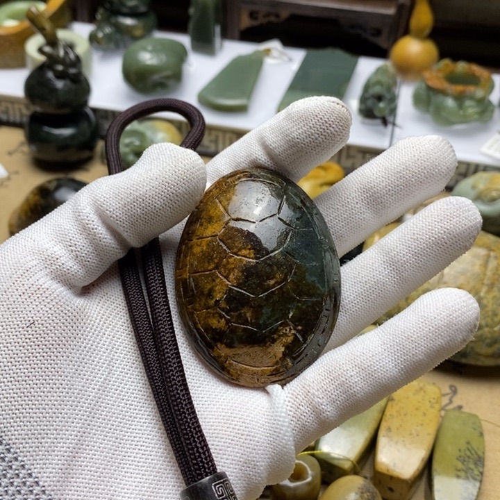 岫岩河磨玉（透闪石质玉）挂件未镶嵌了****活