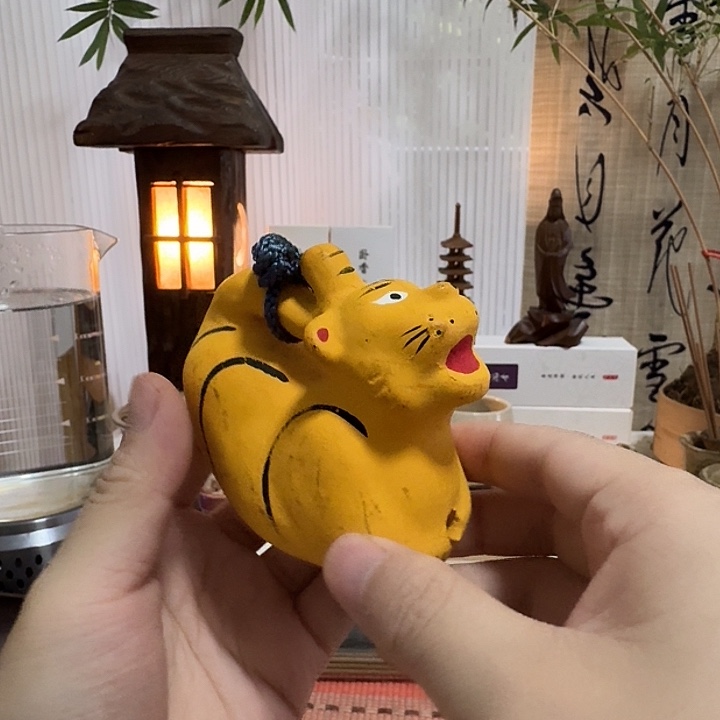 小老虎陶铃铛一只。