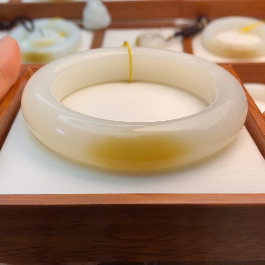 和田玉（糖玉）未镶嵌手链