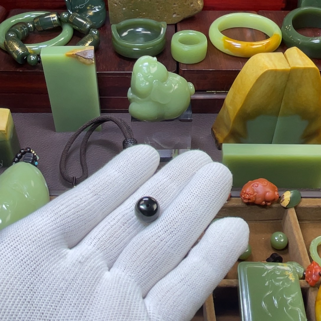 天***道岫岩老玉（透闪石质玉）未镶嵌挂件