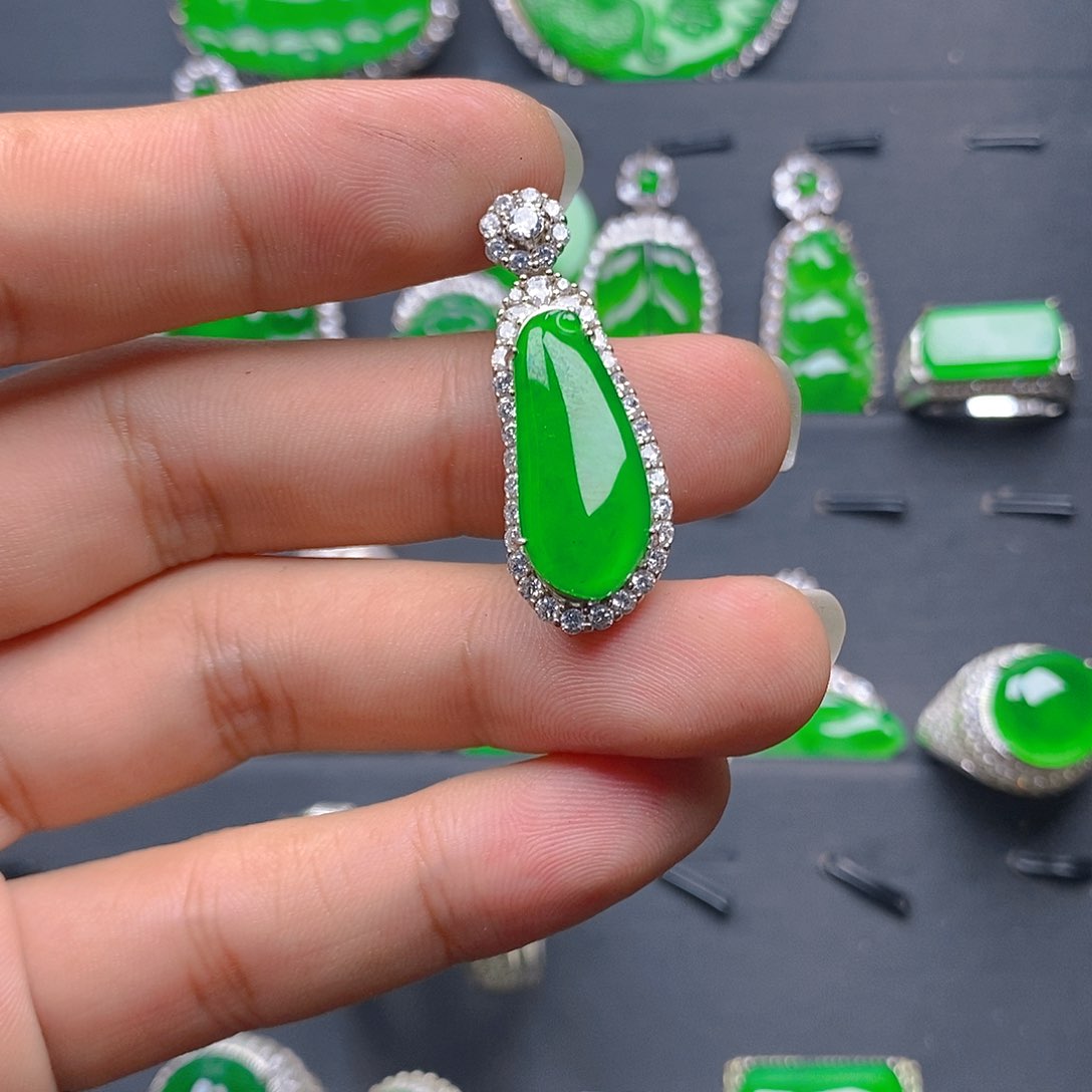 吊坠(赠链)银S925镶嵌翡翠吊坠