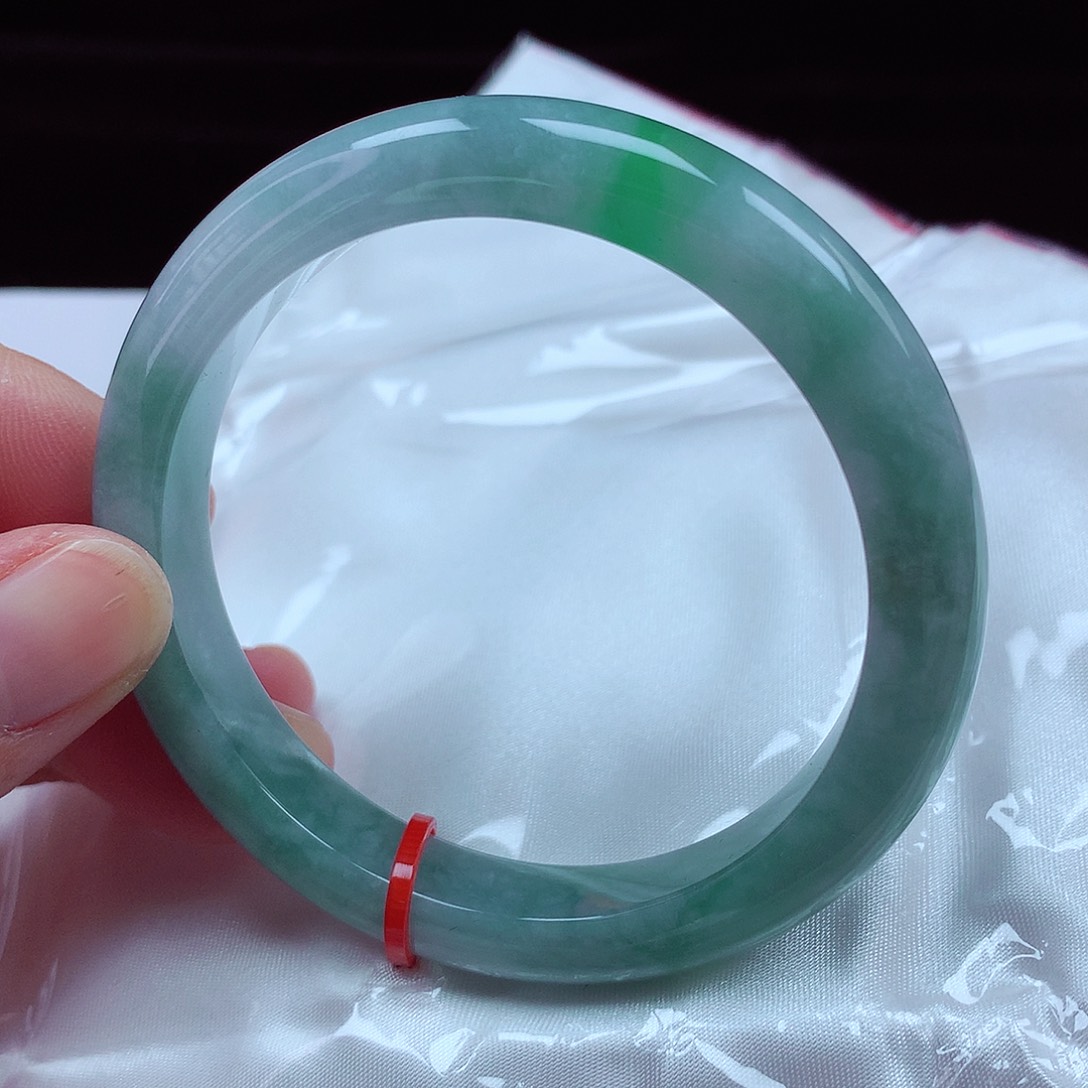 翡翠手镯未镶嵌55圈