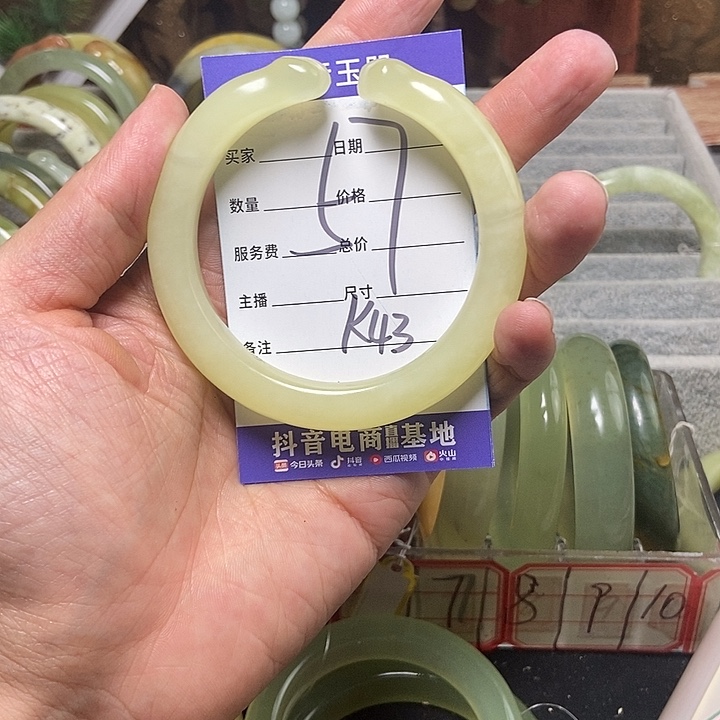 蛇纹石玉手镯未镶嵌