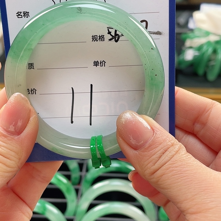 石英质玉手镯未镶嵌