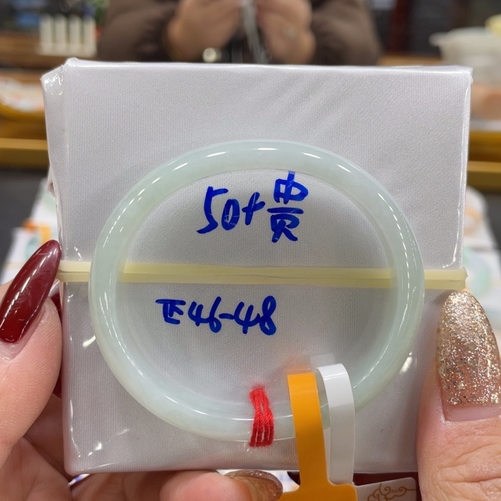 翡翠手镯未镶嵌翡翠