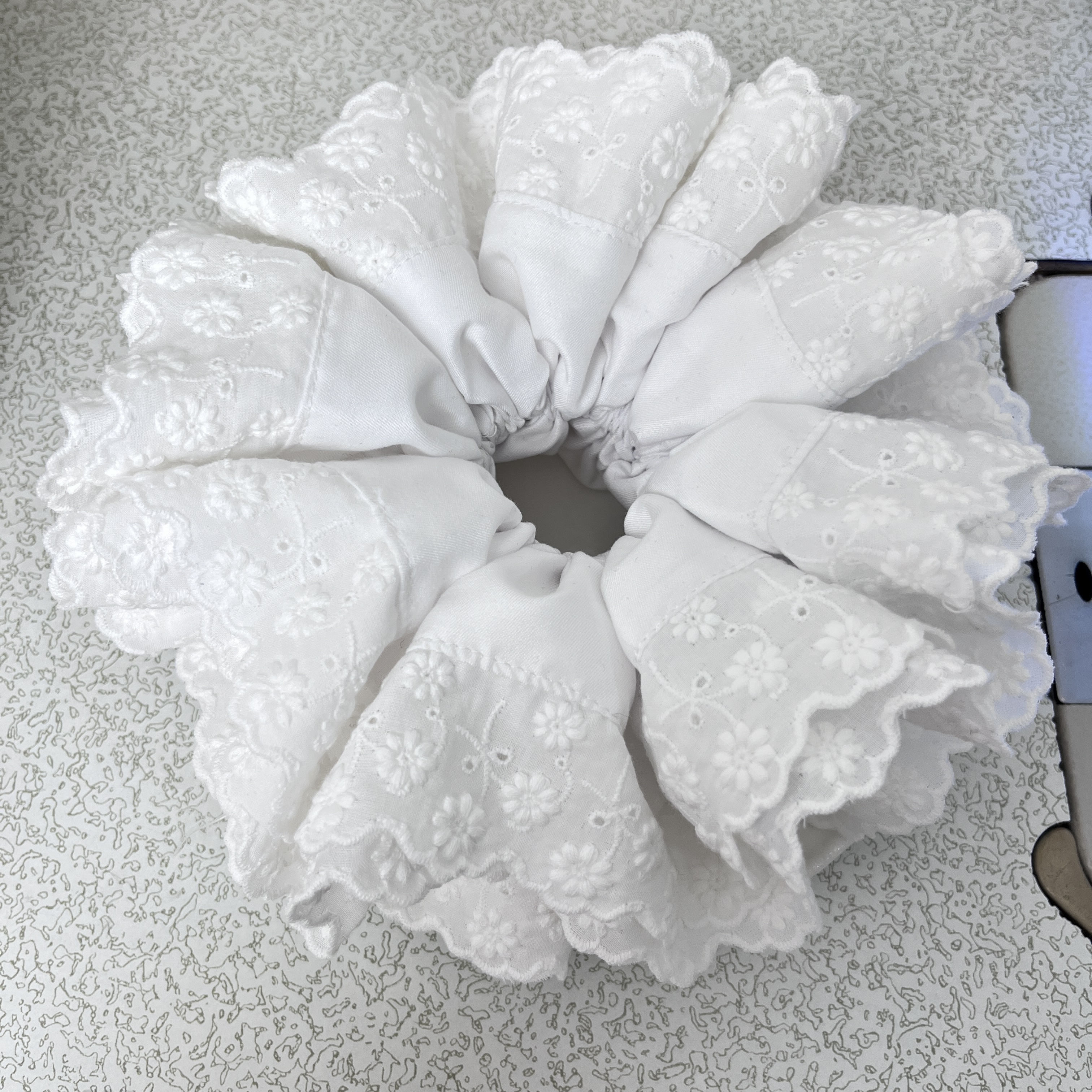 【纯手工定制】超大重工款拼接立体刺绣花边白色四层发圈蛮腰