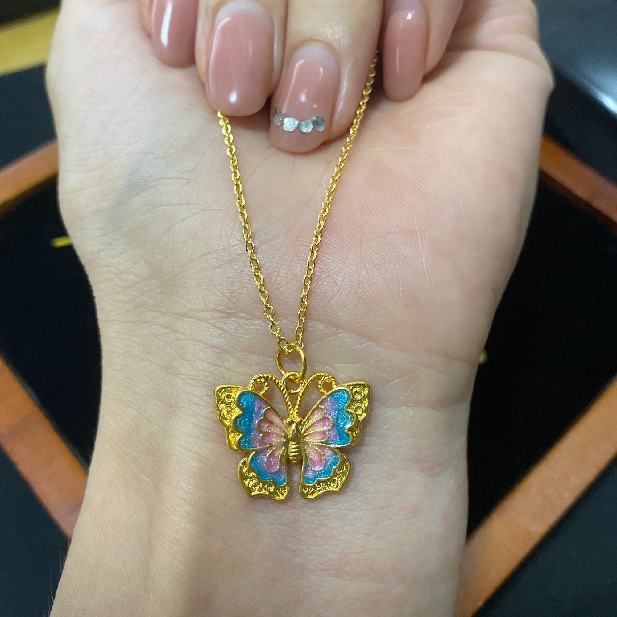 烤漆蝴蝶吊坠足金999（赠链为合金材质）