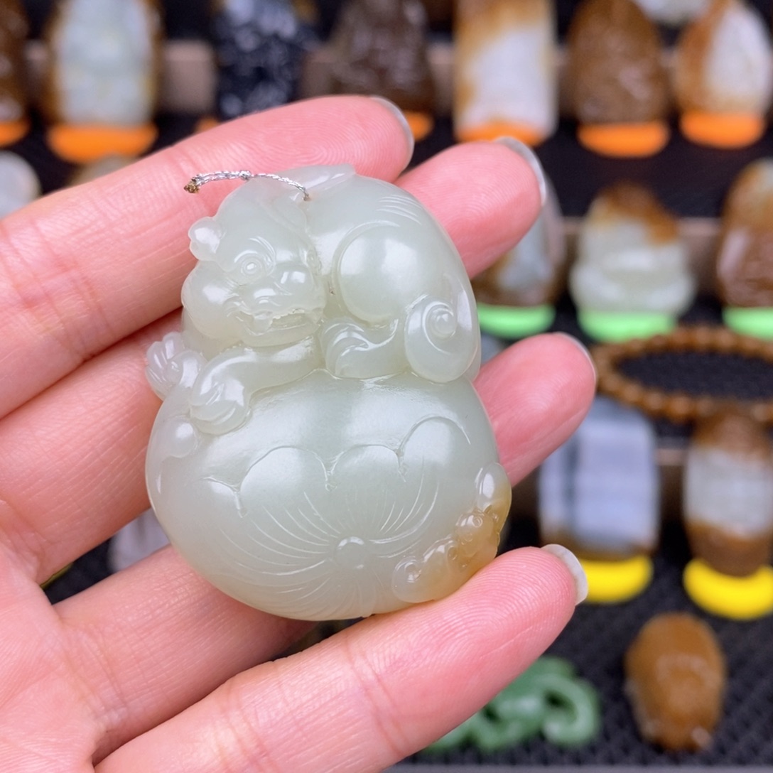 和田玉颈饰未镶嵌