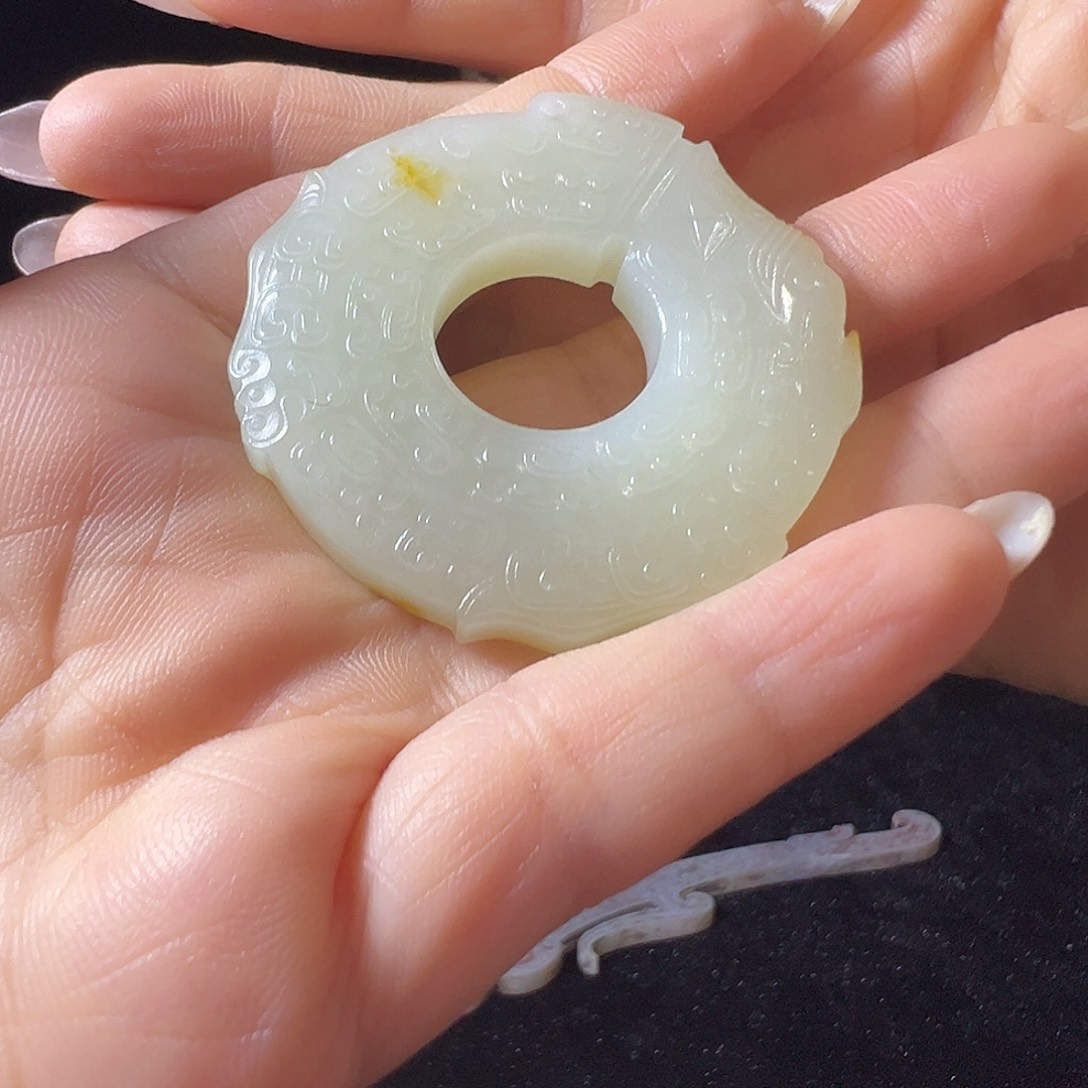 和田玉未镶嵌挂件风*袖