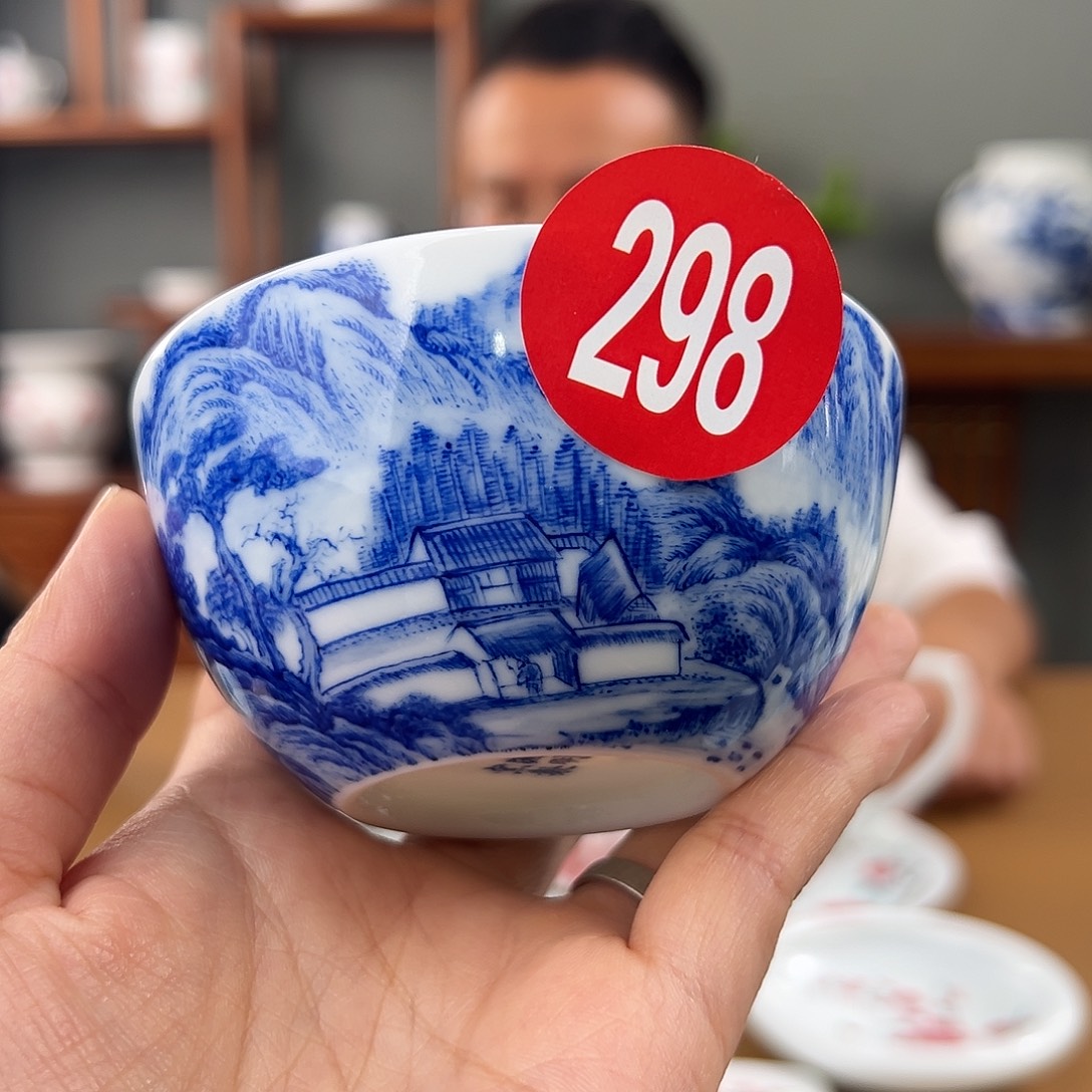 青花山水卧足马蹄杯，微瑕