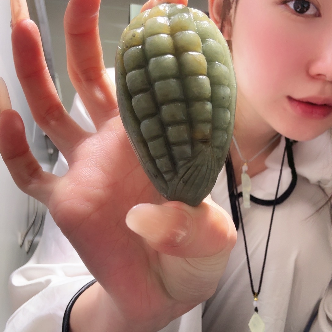 蛇纹石玉苞米未镶嵌