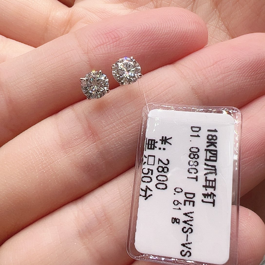 18K金镶嵌套链实验室培育钻石单颗50分，一对四爪耳钉k白