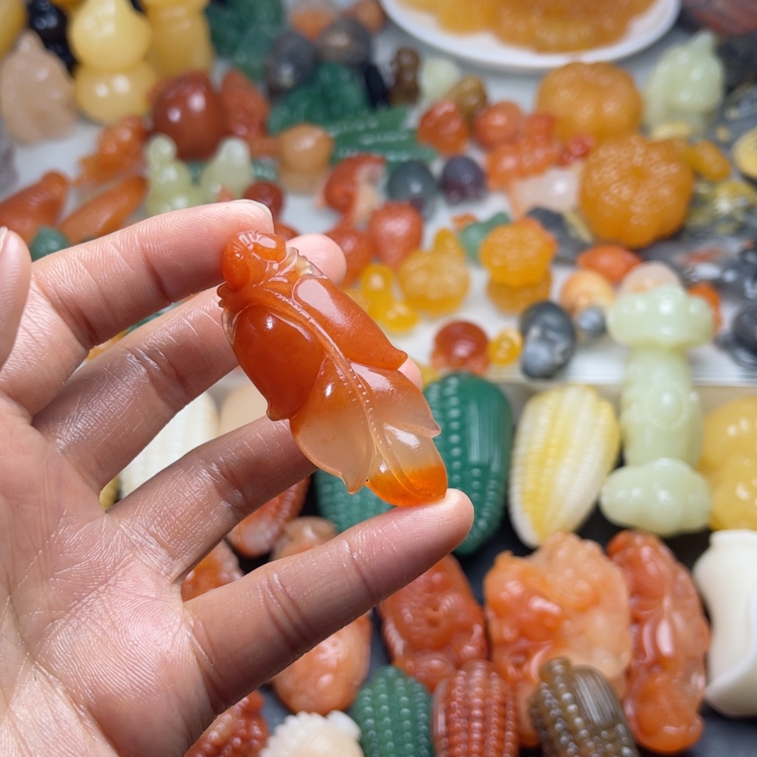 石英质玉（金丝玉）未镶嵌颈饰