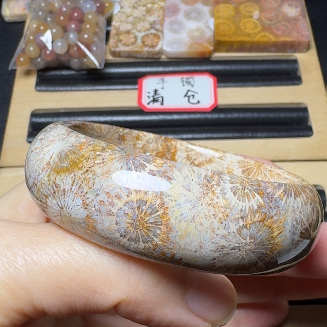 硅化玉54.7复古油画风大花，可盘未镶嵌