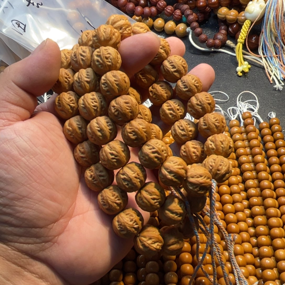 猴头核桃吊坠瑕疵漏眼八棱手持