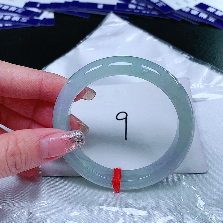 翡翠手镯未镶嵌翡翠手镯未镶嵌