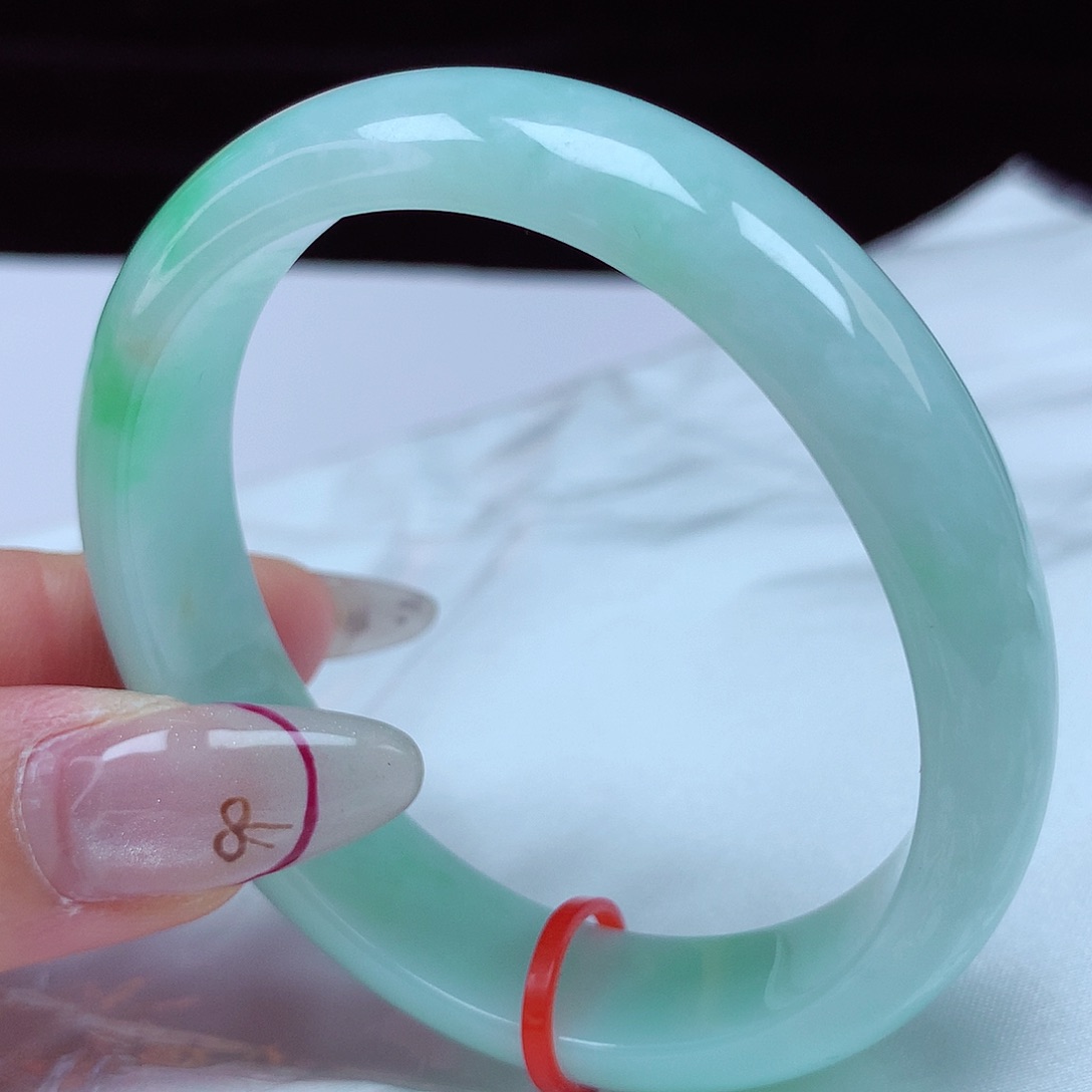 翡翠手镯（贵妃镯）未镶嵌54圈