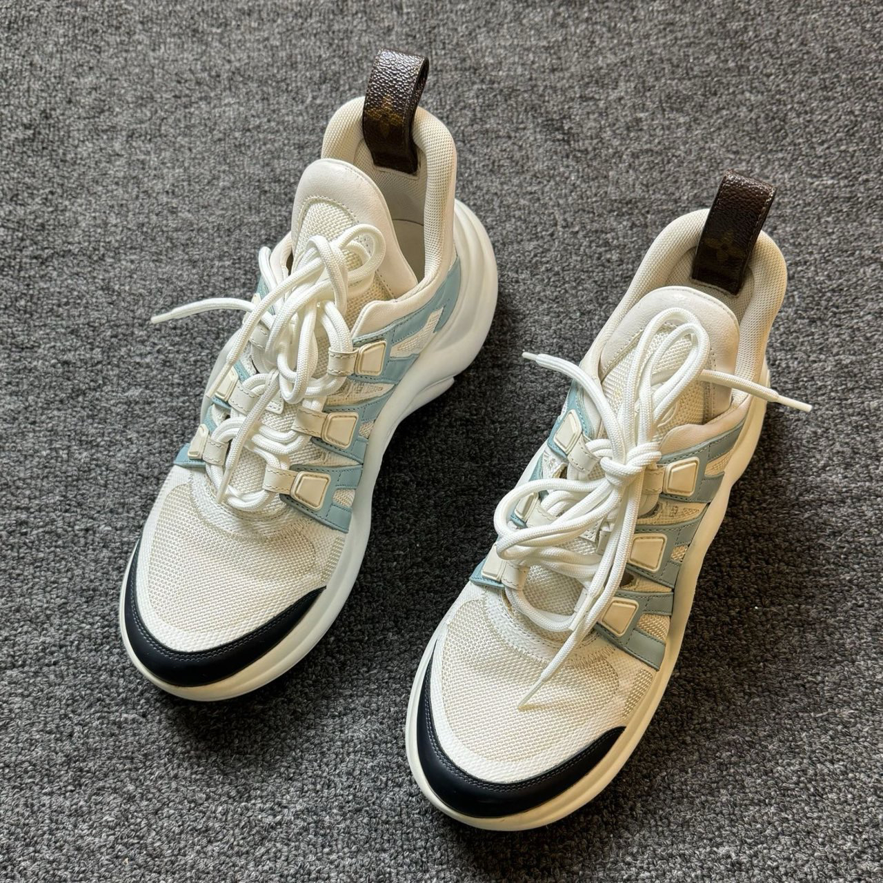 99新 LouisVuitton/路易威登 拱桥经典老爹鞋 38码/2621