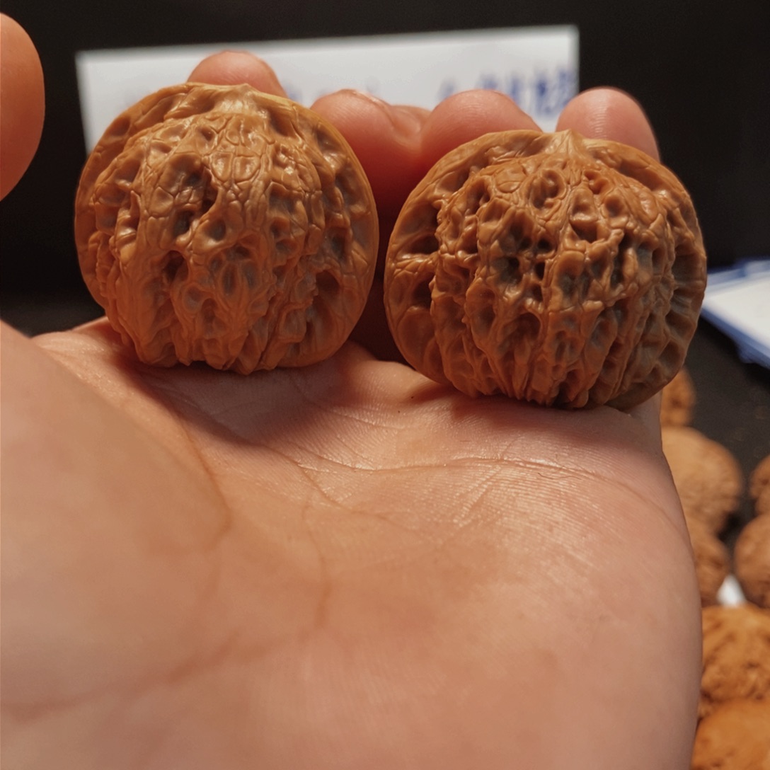 文玩核桃吊坠38血麒麟
