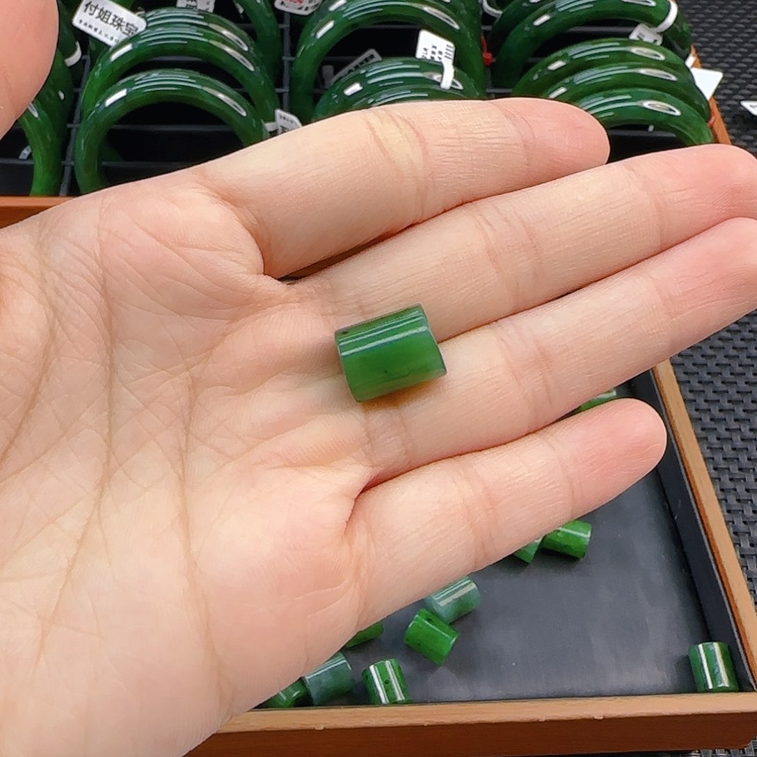 颈饰未镶嵌和田玉碧玉路路通