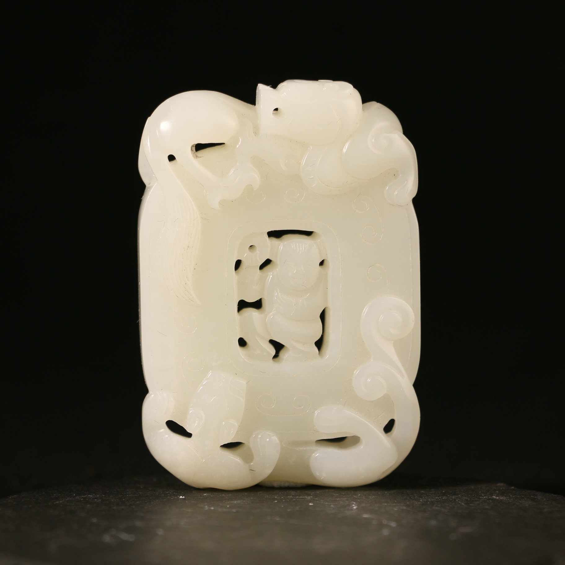 3CC6   清  和田玉龙纹玉璧