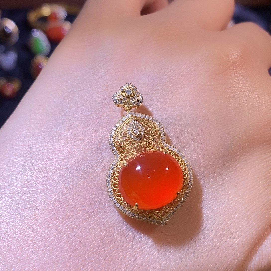 南红玛瑙吊坠(不含链)18K金镶嵌