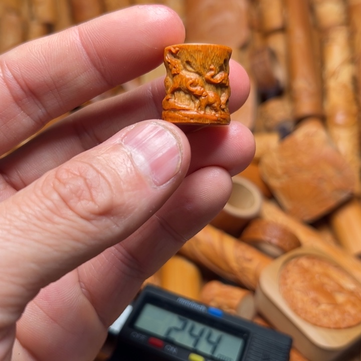 实心竹雕刻手把件