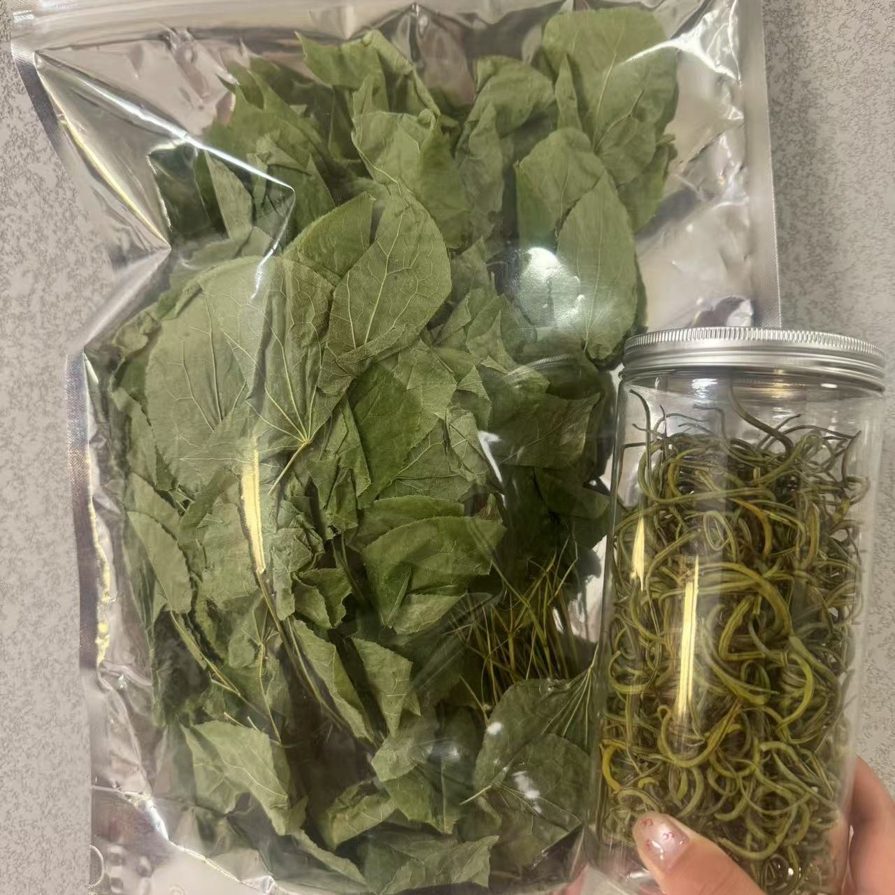 长白山黄金草1瓶+野生9叶1袋送1小包五味子