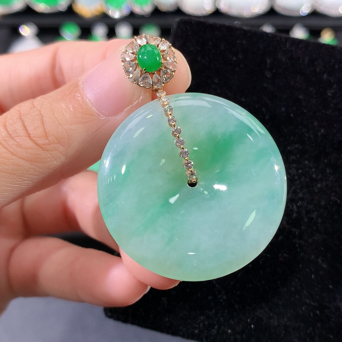 翡翠18K金镶嵌颈饰