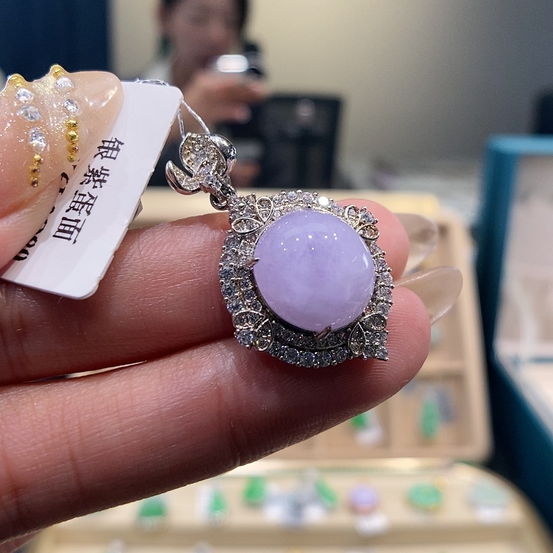 翡翠吊坠(不含链)18K金镶嵌蛋面