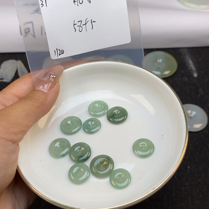 【闪购商品】翡翠颈饰未镶嵌栀**花