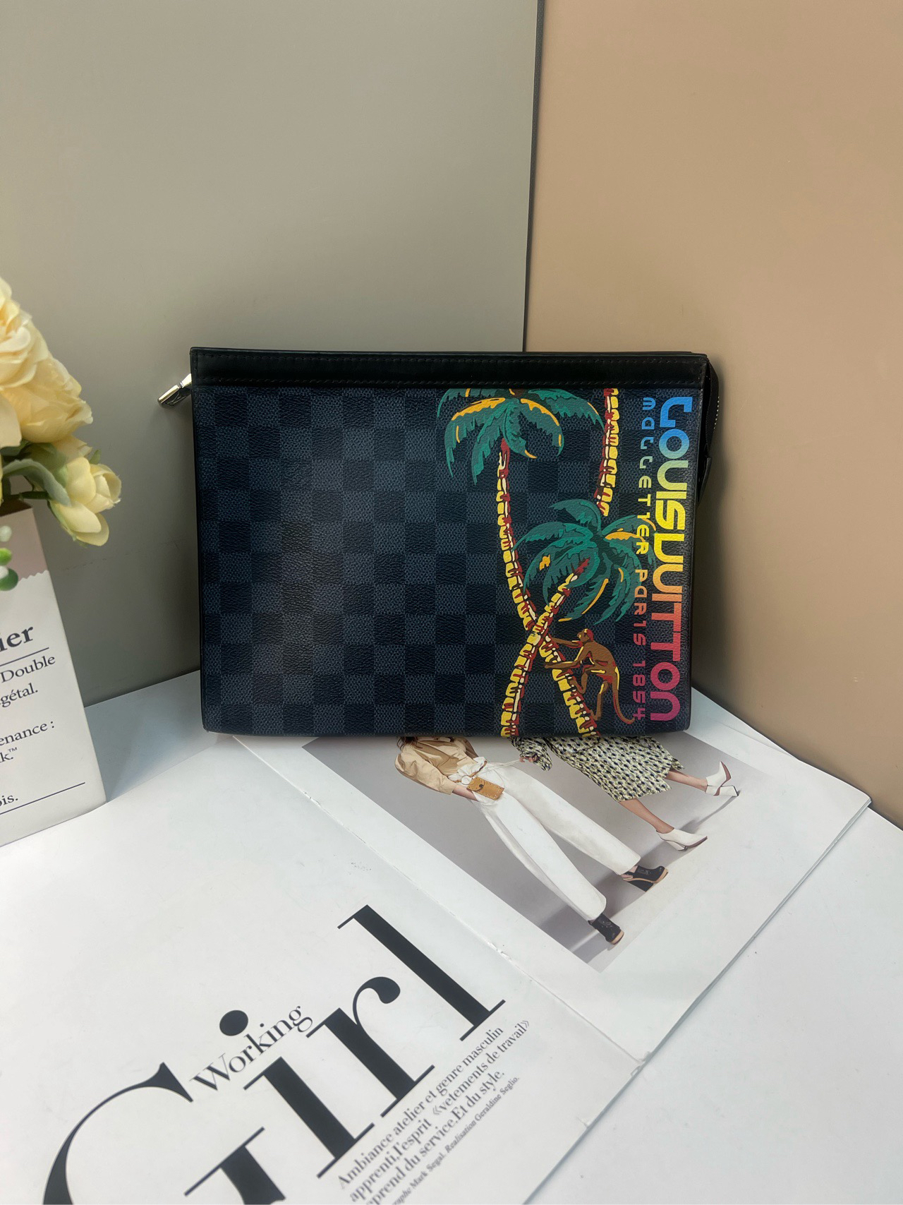 95新 LouisVuitton/路易威登 黑棋盘格热带雨林印花手拿包