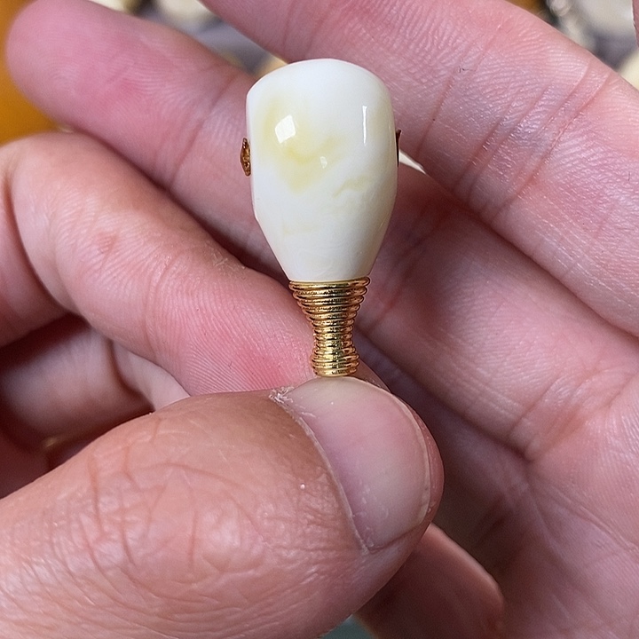 琥珀裸石未镶嵌我