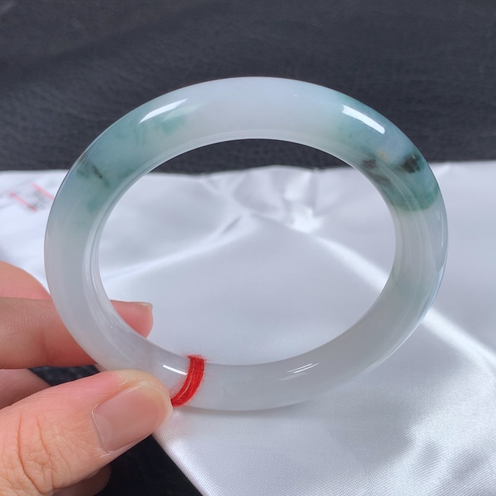 翡翠未镶嵌手镯（圆镯）