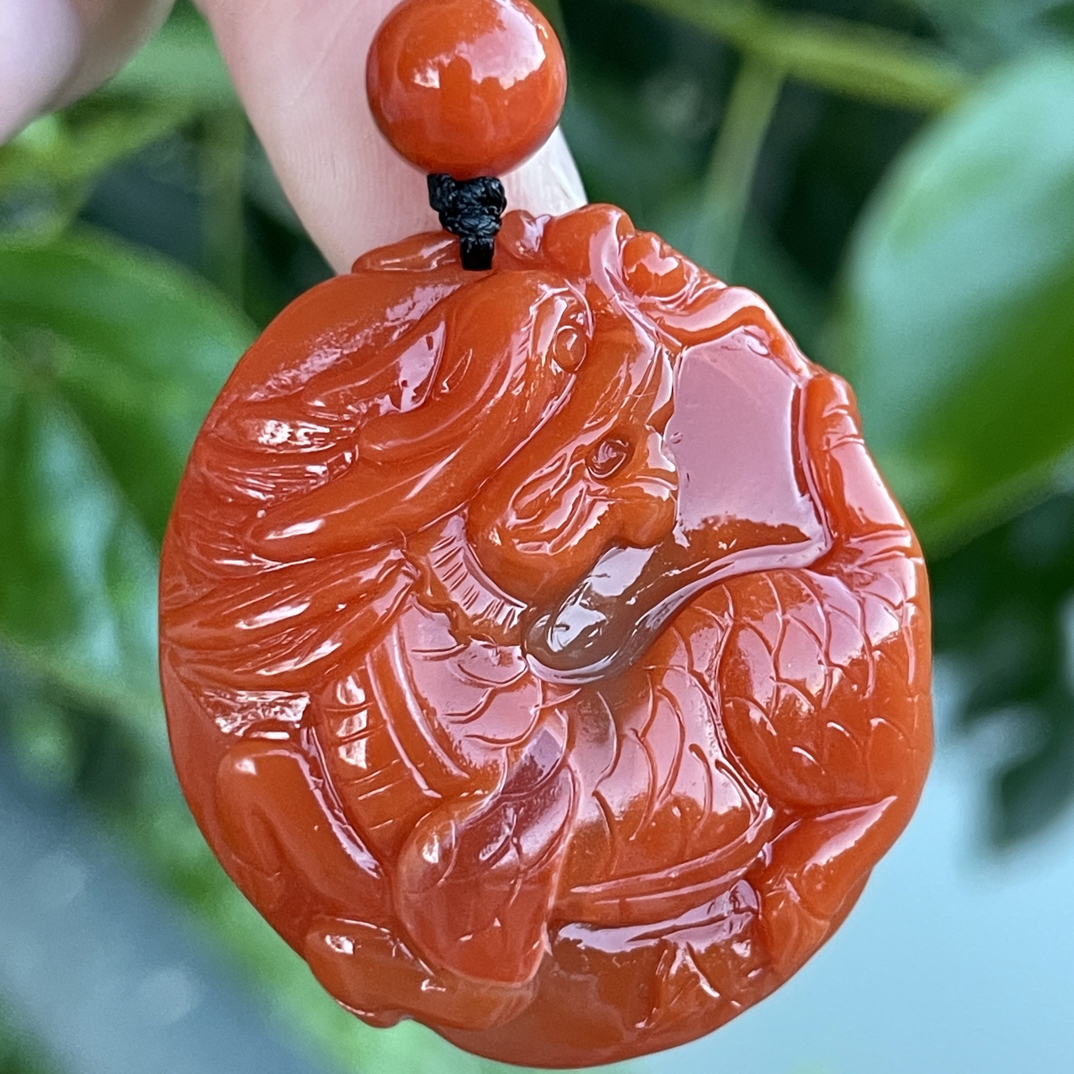 精品南红麒麟吊坠，颜色红润，柿子红，尺寸33x36x12mm