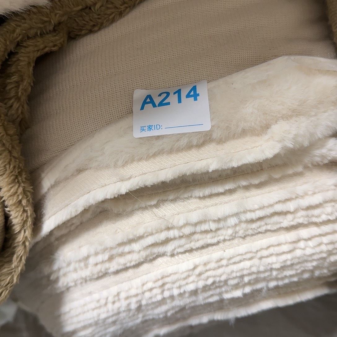 米白色高密兔毛21元3米214