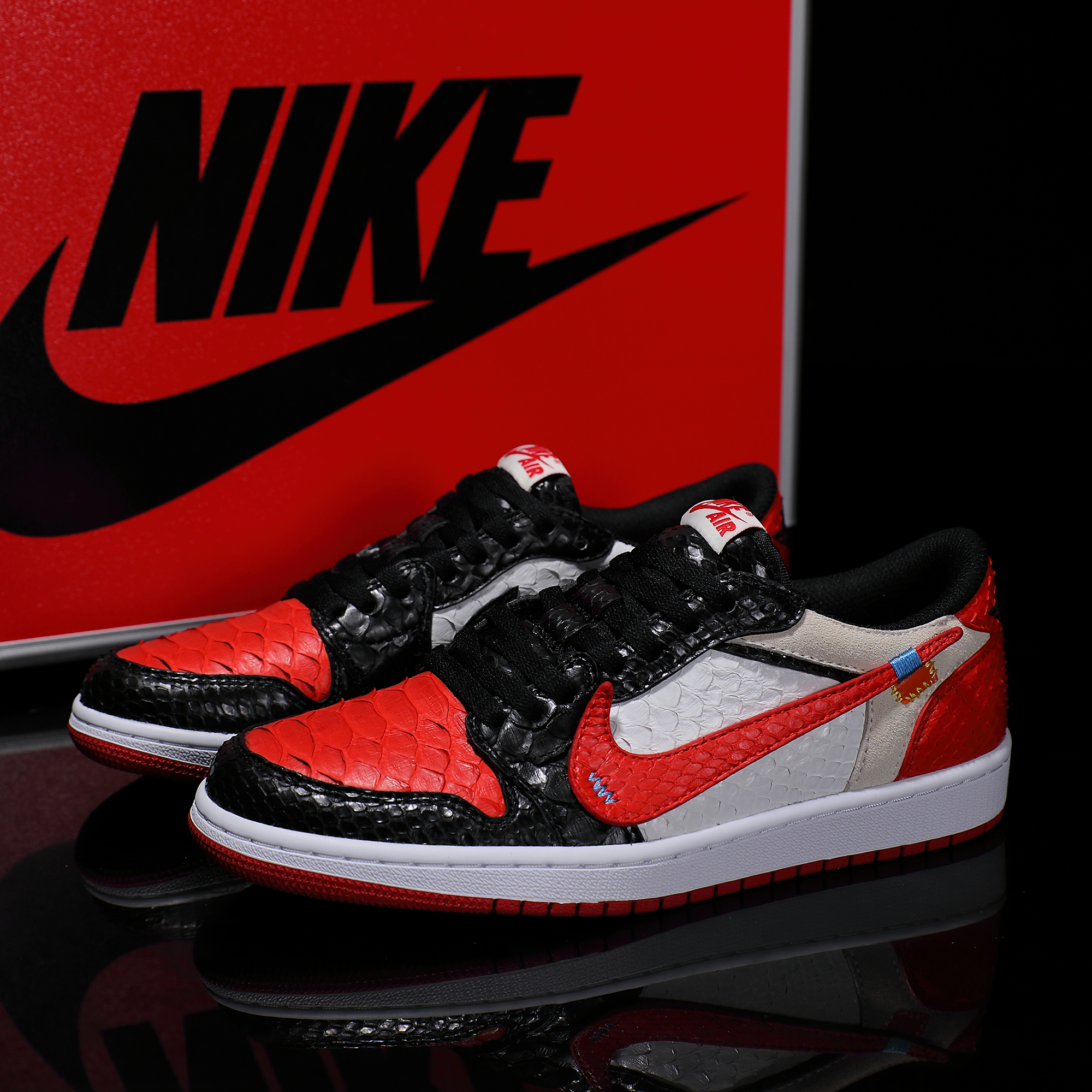 NIKE/耐克定制球鞋Air Jordan1蟒蛇皮黑红脚趾 时尚情侣款潮鞋