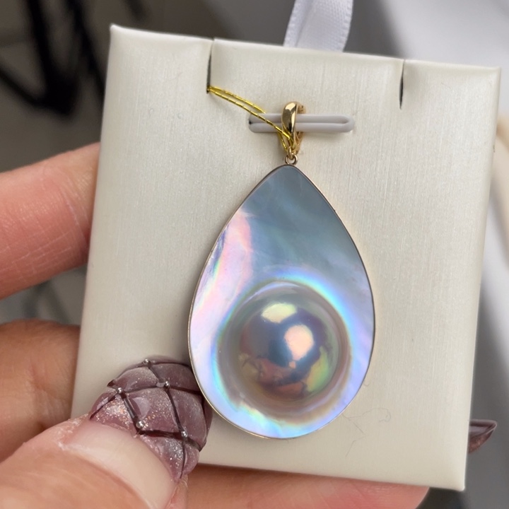 拼合珍珠（马贝珠）颈饰18K金镶嵌