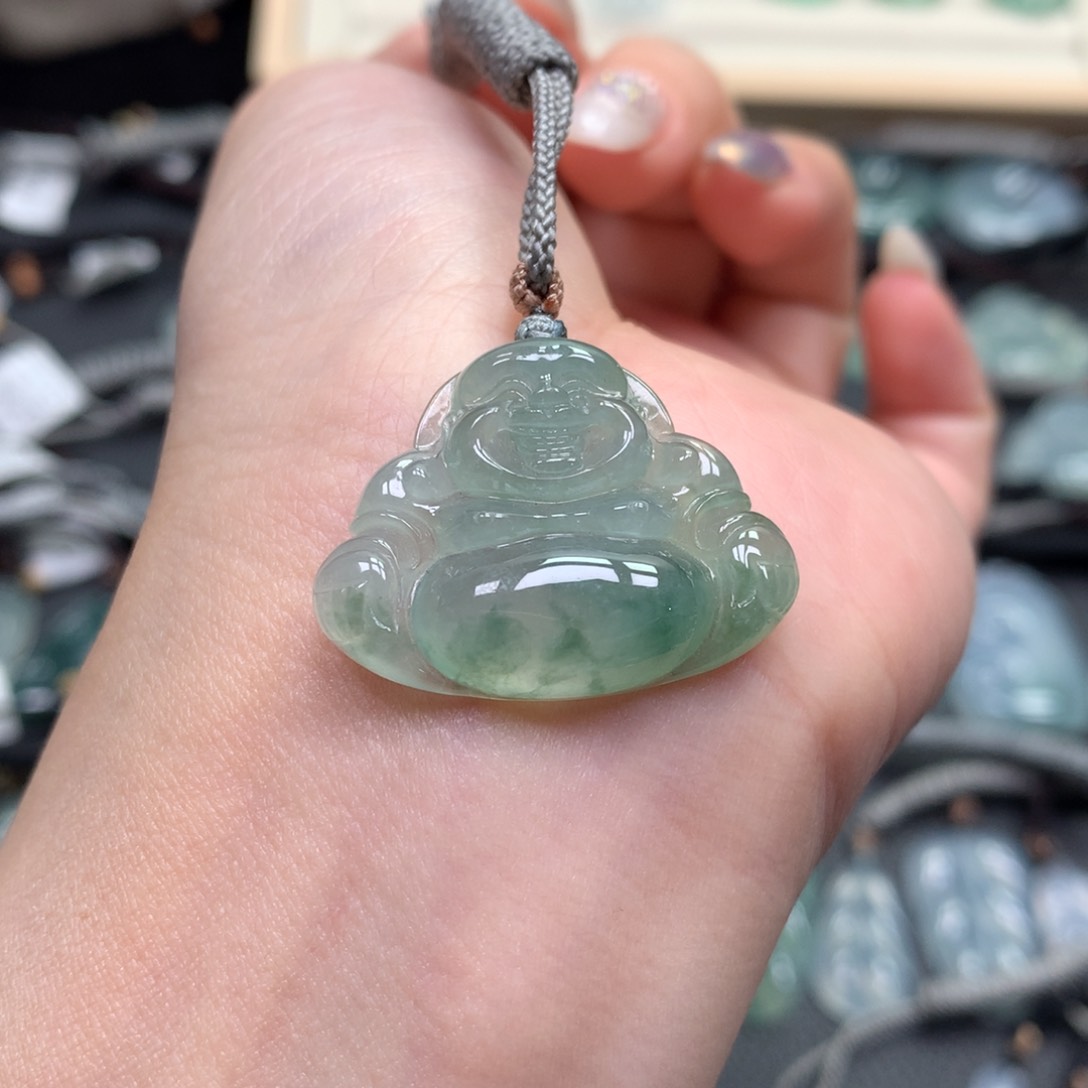 翡翠颈饰未镶嵌佛公