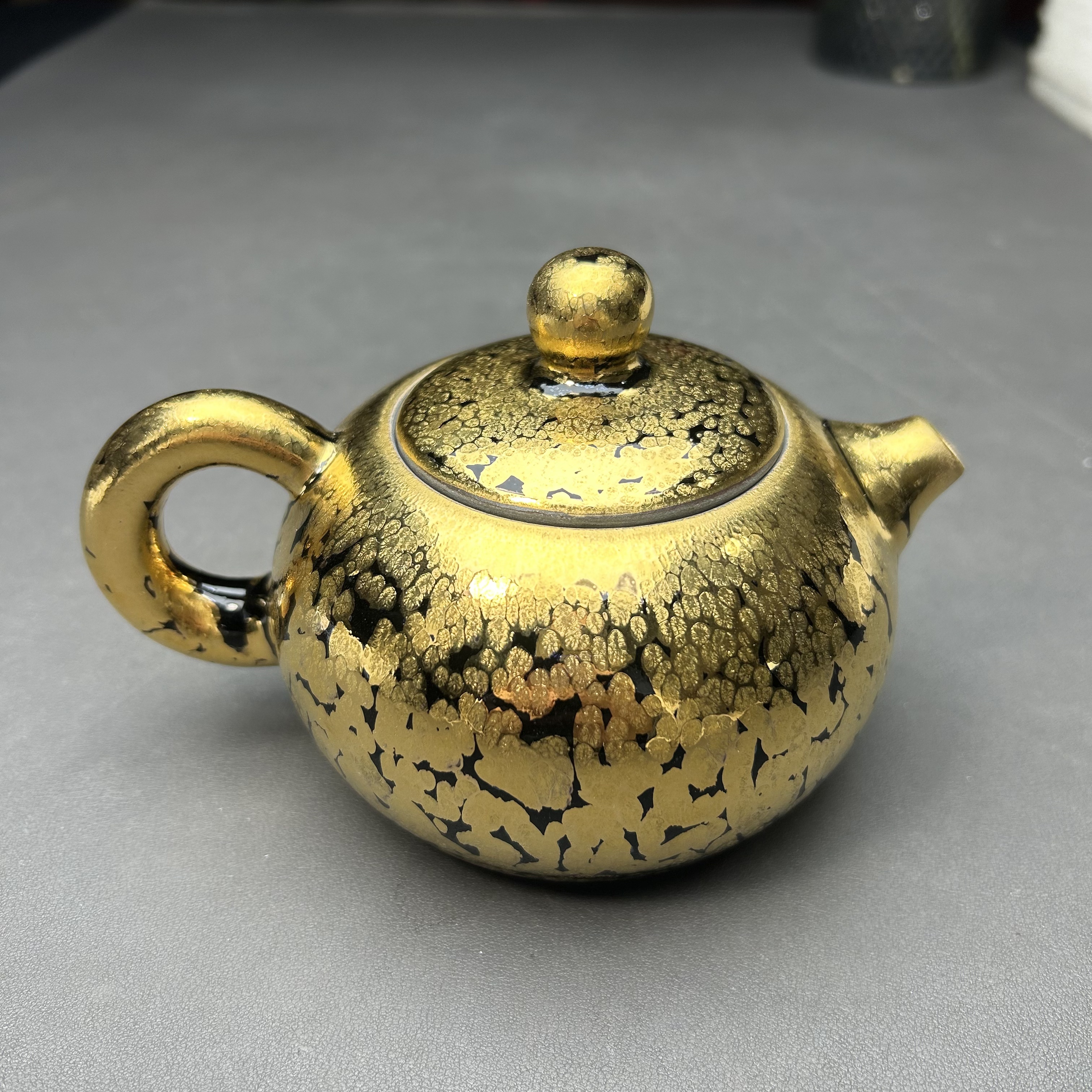 铁胎金油滴高端茶壶