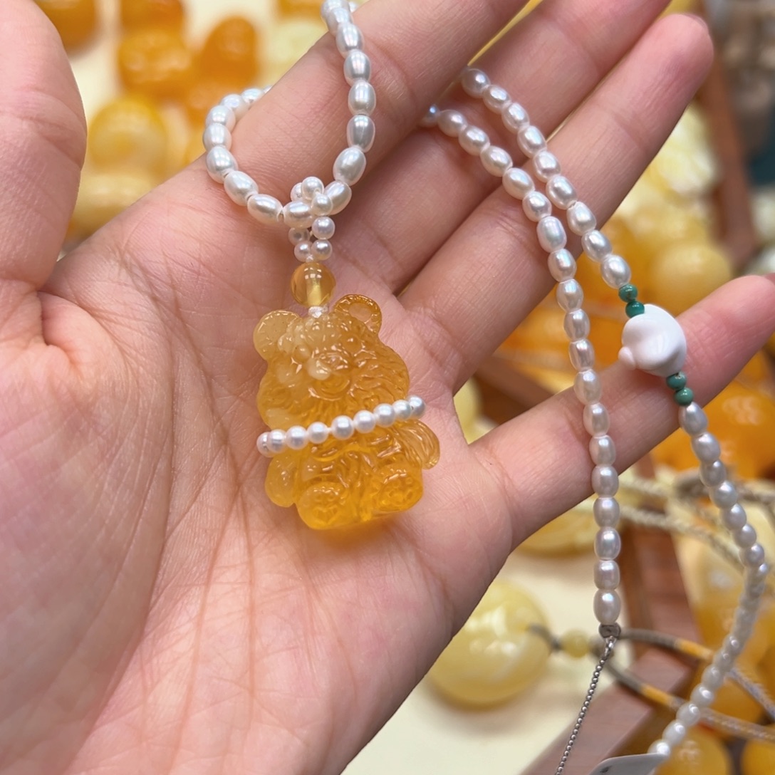 琥珀未镶嵌颈饰蜜蜡